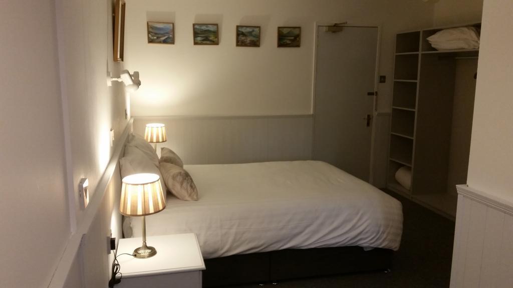 Halfway House Hotel Larne Rom bilde