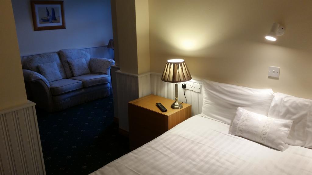 Halfway House Hotel Larne Rom bilde